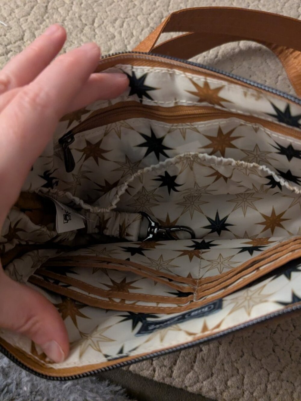 LUG Dash Classic Crossbody - Cappuccino/North Star Cream. - Picture 6 of 6